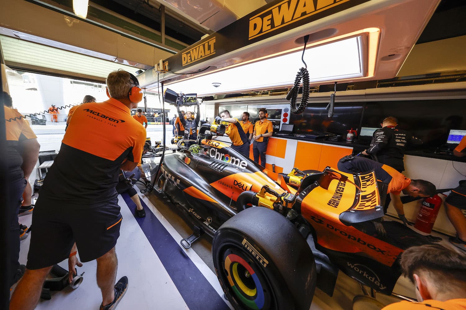 F1 Glossary: Your Comprehensive Guide To F1 Terms 23 Lando Norris, Mclaren Mcl38, In The Garage