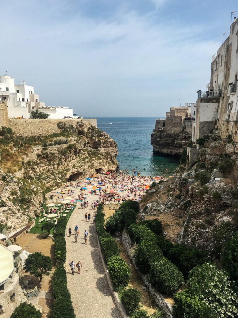 spiaggia più bella polignano a mare lama monachile polignano a mare