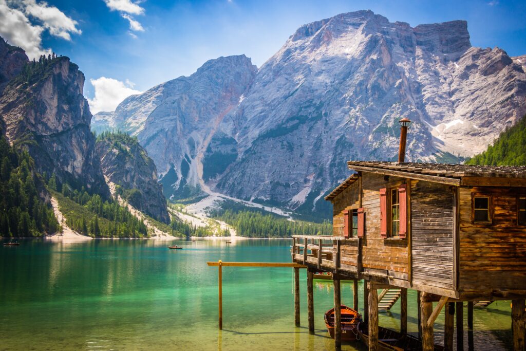 lago di braies in estate