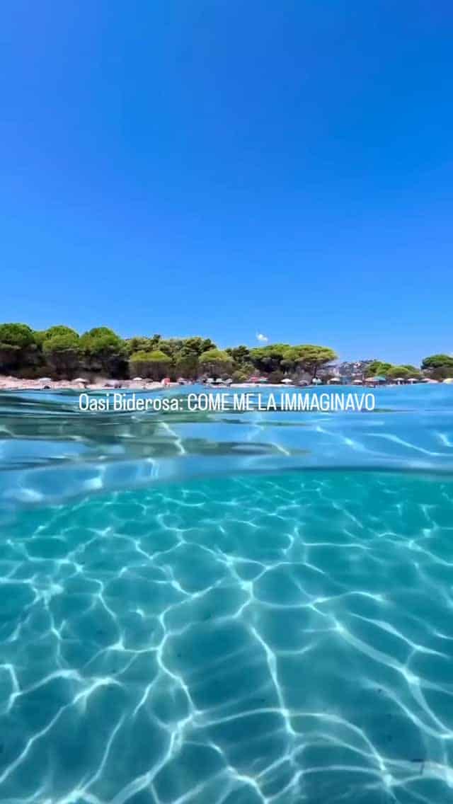 In vacanza succede sempre qualcosa. Sempre.
Non crederw a quelli che dicono che le sue vacanze sono sempre perfette.
NAAAAAAAAAH.
Vabbe, comunque ci è andata bene.
Abbiamo beccato solo 2 giorni di maestrale e scegliendo spiagge riparate ci siamo goduti il mare.
Comunque segnati quest'oasi sarda nel Golfo di Orosei.
Sono 5 calette visitabili solo su prenotazione (da riservare almeno 3 settimane prima).
In pochi lo sanno ma se è tutto prenotato puoi comunque arrivare alla spiaggia numero 2 tramite una navetta a pagamento che parte dalla biglietteria. 
Chi come me ha beccato il maestrale in vacanza?
Ti aspetto nei commenti👇

#orosei #oasibiderosa #spiaggedasogno #Sardegna #sardegnaconbambini #ètuttosbagliato #viaggiconbambini #viaggiareconbambini