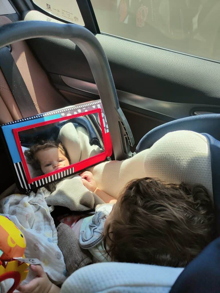 come intrattenere i bambini in auto