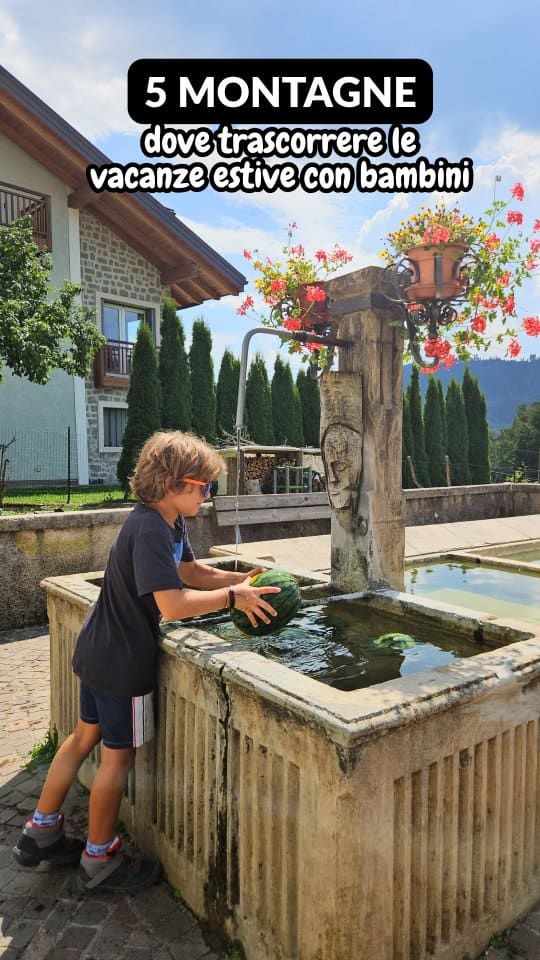 Ogni anno la scegliamo e ogni anno ci salva: la settimana d’estate in montagna 🏕️.Aria fresca, bimbi che corrono liberi, percorsi tematici che li tengono incantati, laghi balneabili, fattorie didattiche e quelle giornate senza fretta che ti ricordano quanto faccia bene rallentare.E, te lo dico da genitore a genitore… bisogna muoversi ora per trovare i posti migliori per luglio e agosto.Ho raccolto le destinazioni che mi hanno conquistato di più e le ho messe in una guida gratuita.Se ti va di riceverla, scrivi “INFO” nei commenti: te la mando volentieri! 🤗💚Se non mi conosci, io sono Deborah e questo è @familycation.it, il blog di viaggi da seguire se ami scoprire il mondo attraverso gli occhi dei tuoi bimbi. ✨#vacanzainmontagna #montagnaestate #montagnainfamiglia #viaggiareconibambini #familytravelitaly #viaggifamily #percorsitematici #laghialtamontagna #fattoriadidattica #esperienzefamiglia #estate2026 #trentinoconbambini #venetoconbambini #altoadigeconbambini #babytrekking