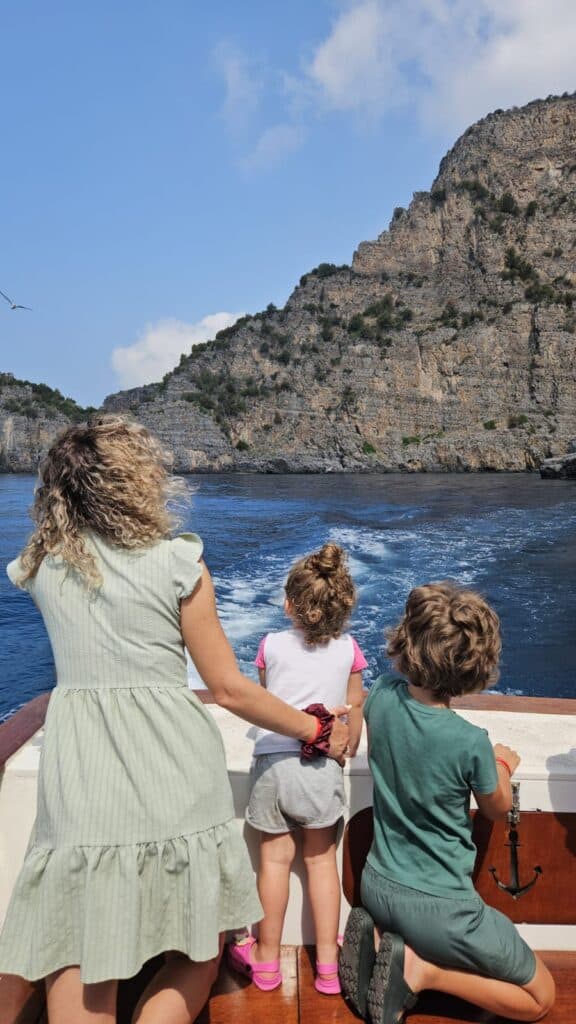 gite con bambini a marina di camerota gita in barca con bambini in cilento