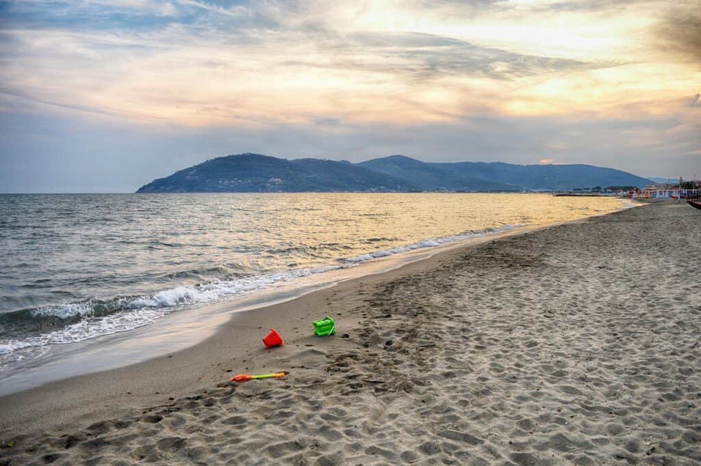 spiaggia marina di carrara
