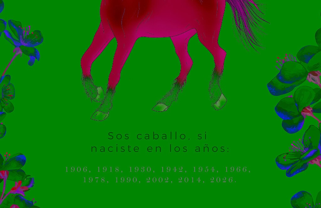 Imagen de un caballo en movimiento rodeado de flores rosadas.