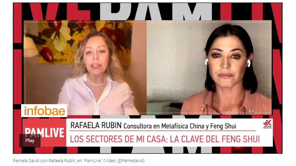 Atractiva mujer en entrevista sobre Feng Shui y Metafísica China en programa en vivo.