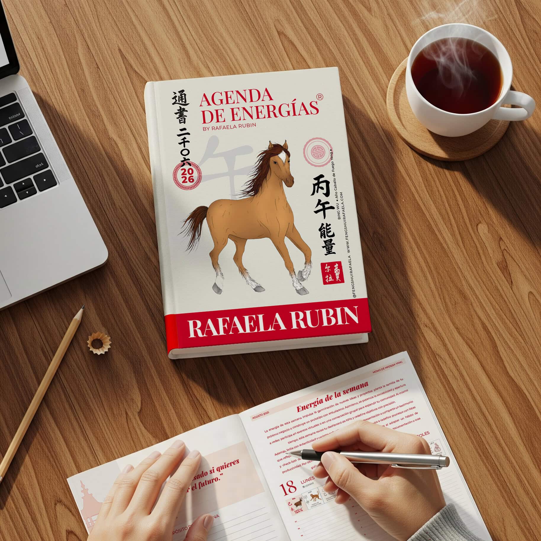 Guía de energías y calendario en un libro con ilustración de caballo, en un escritorio con taza de t.