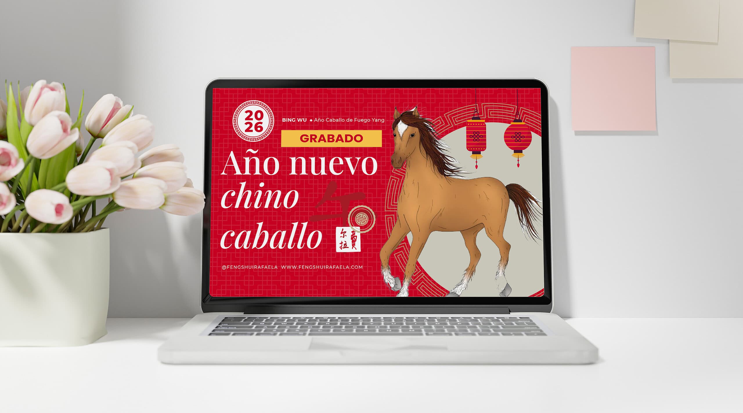 Caballo chino en pantalla de laptop con fondo decorativo y flores.