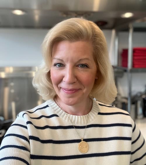 Picture of Holly, the Author of Field to Fork Farmhouse blog.