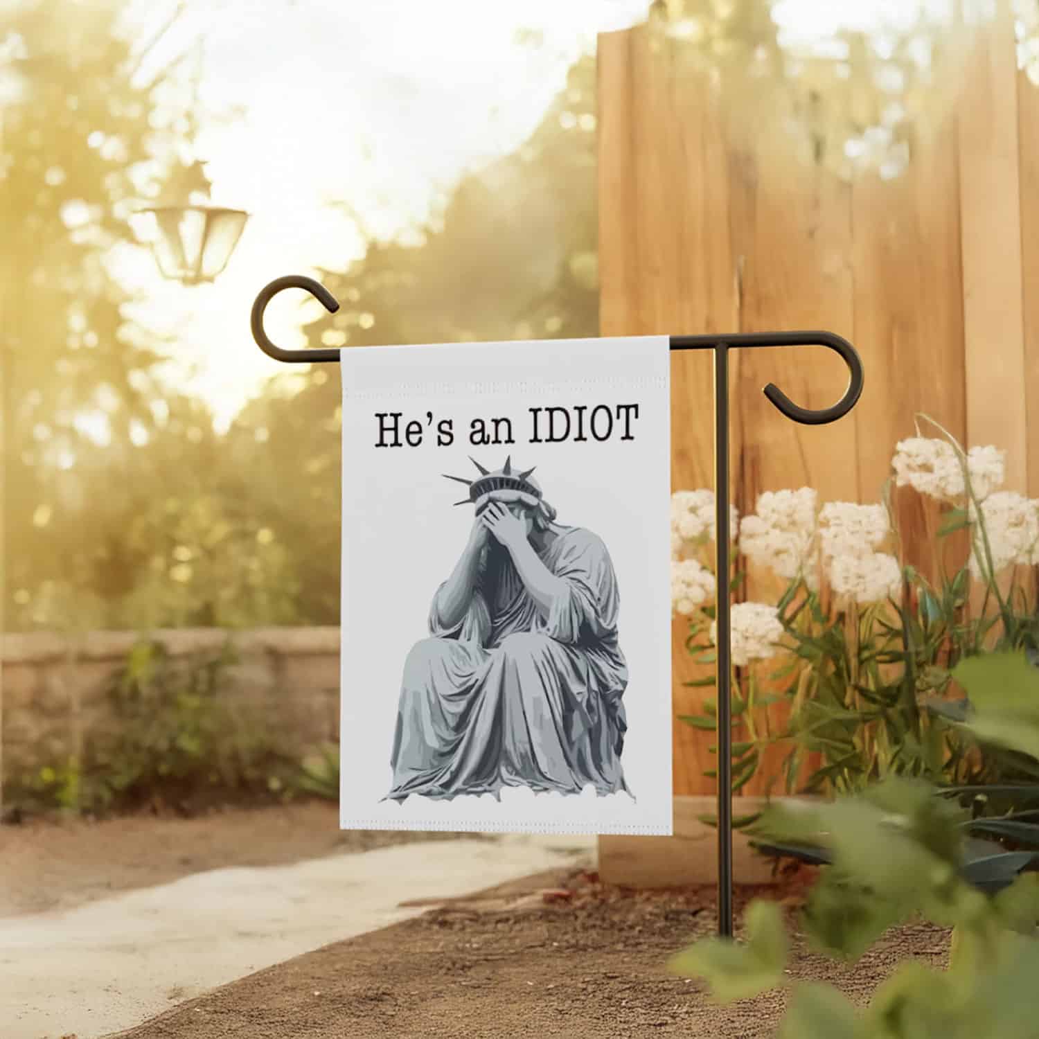 Anti-Trump-Flag,-He-is-an-IDIOT-Flag-us