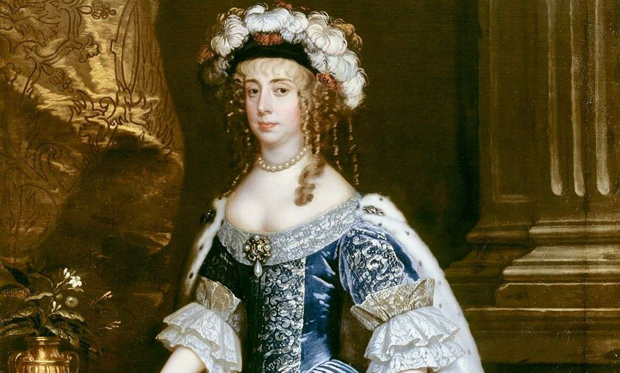 Retrato de una mujer aristocrática en vestimenta histórica con maquillaje y peinado de época.