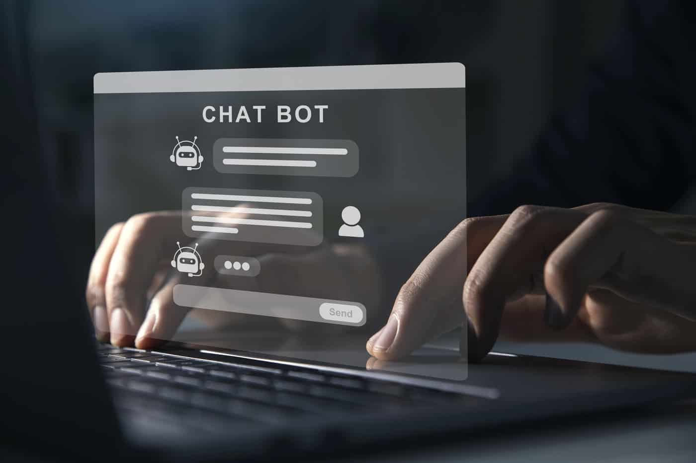Asistente virtual interactuando con un chatbot en una pantalla holográfica.