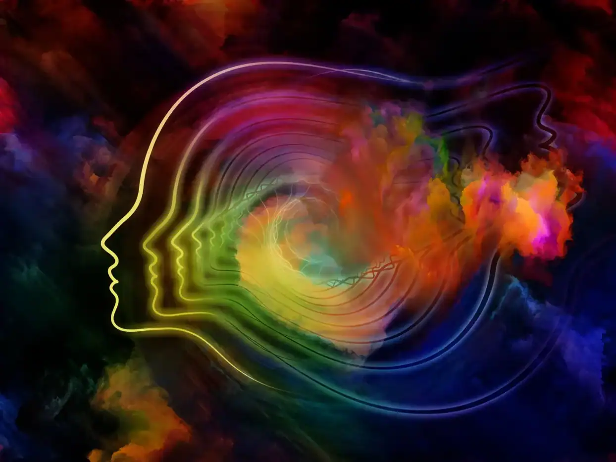 Mente, conciencia y pensamiento en ilustración artística con retratos de perfiles humanos en colores vibrantes.