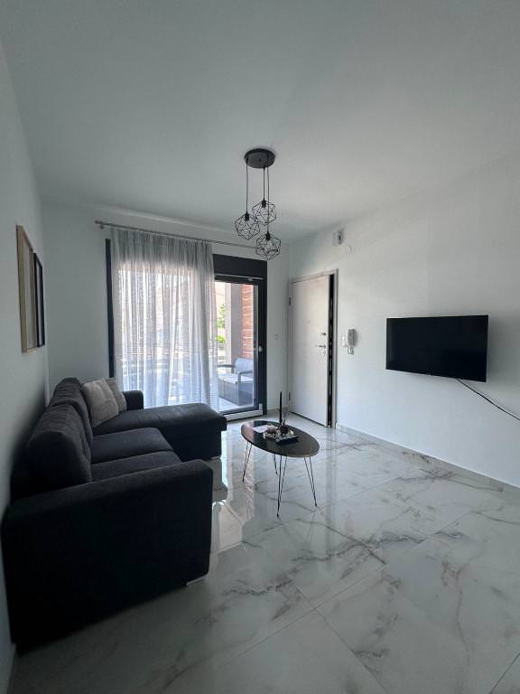 La Maisonette Peramos livingroom