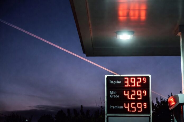 The US Just Lifted Sanctions on Iranian Oil. It Is Also Bombing Iran.