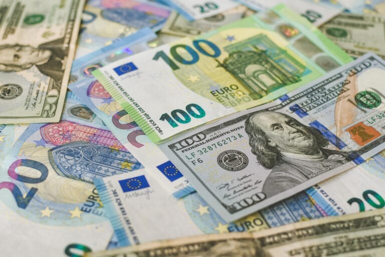 EUR/USD Is Caught Between Two Forces That Never Usually Move Together