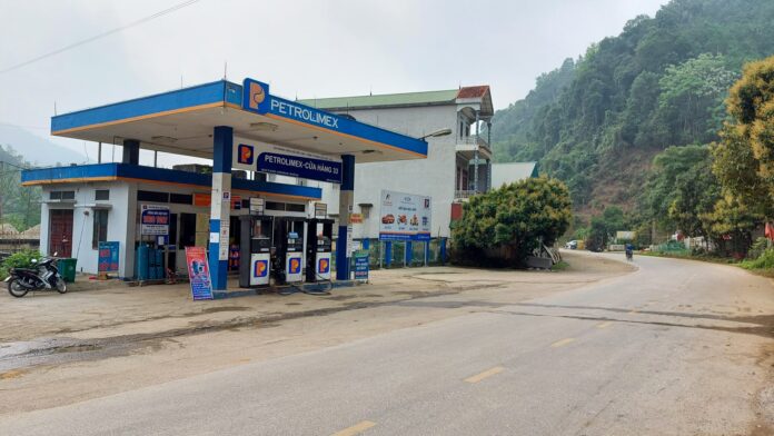 Vietnam Has 20 Days of Fuel Left. The Philippines Sources 96% of Its Oil from the Gulf. The Strait Is Still Closed.