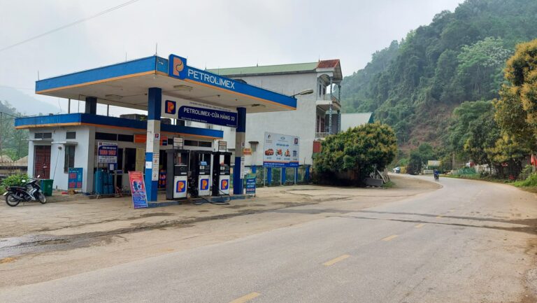 Vietnam Has 20 Days of Fuel Left. The Philippines Sources 96% of Its Oil from the Gulf. The Strait Is Still Closed.