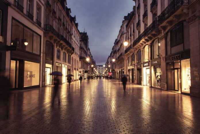 Europe's Consumer Confidence Is in Free Fall. The ECB Waited.