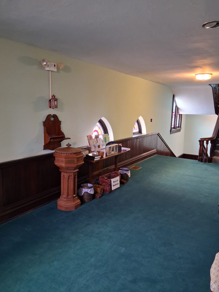 Interior house with painted walls and ceiling, featuring a cozy atmosphere and decorative woodwork.