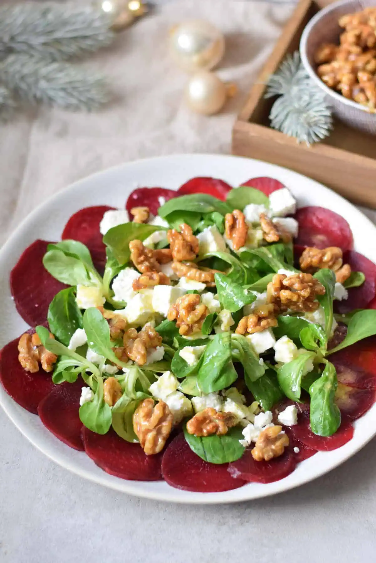 Rote-Bete-Carpaccio mit Feta & Walnüssen