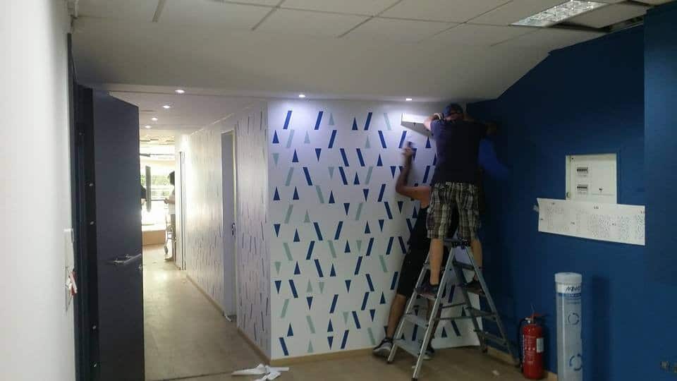 Ψηφιακή εκτύπωση σε ταπετσαρία και επικάλυψη τοίχων εταιρίας