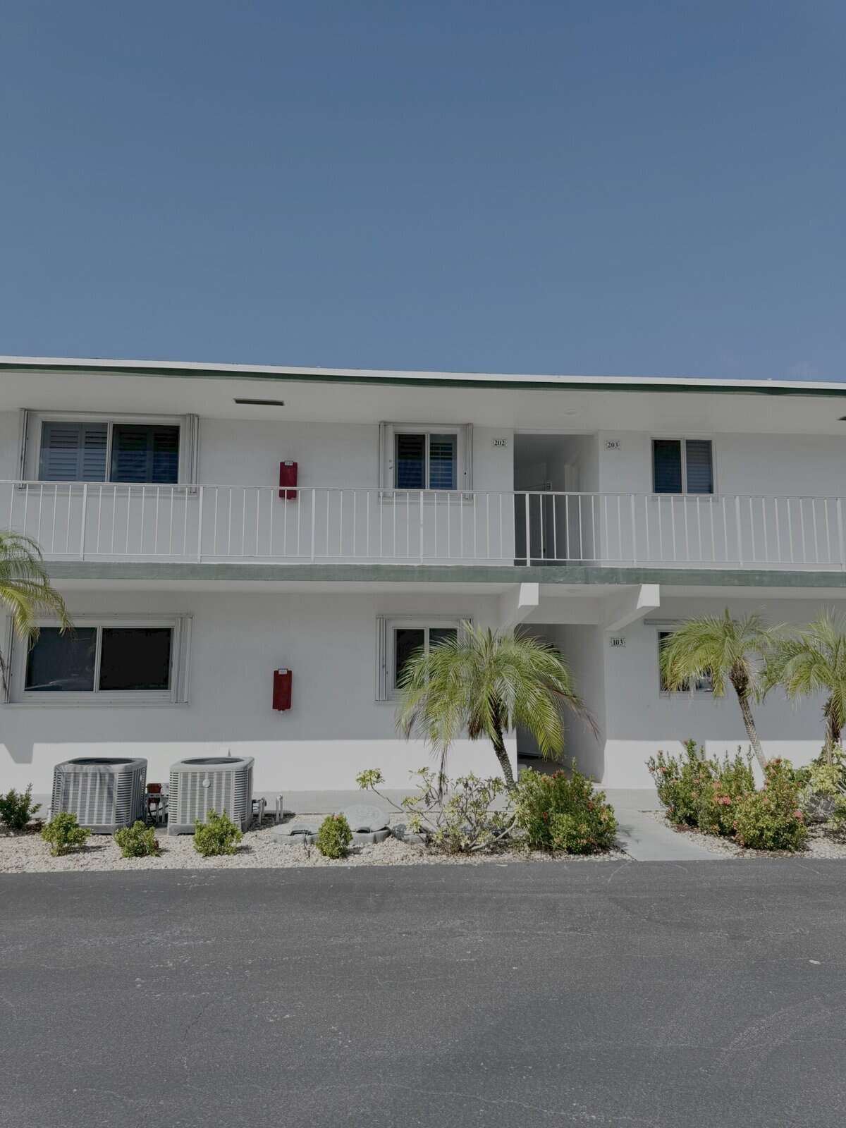 Fast cash home buyers in Florida, we buy houses quickly with minimal hassle for homeowners wanting to sell my house fast in FL.