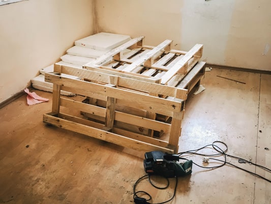 paletten-hundebett-diy