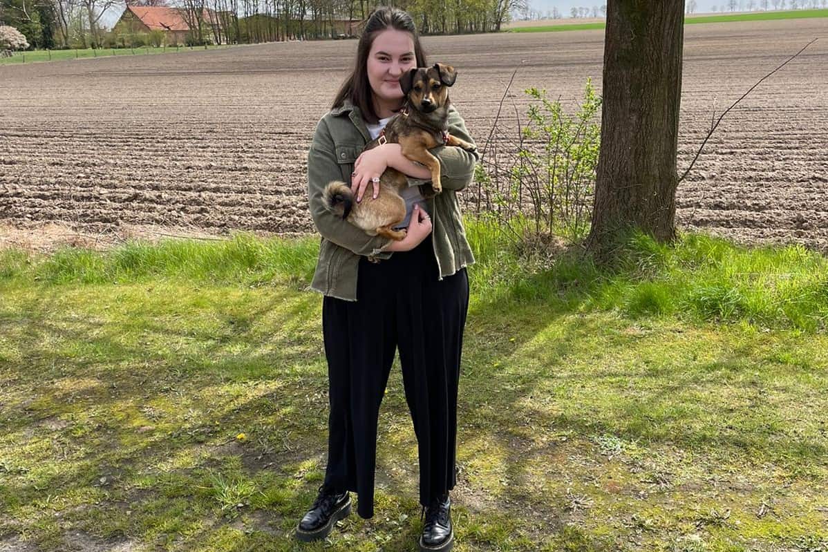 neu-im-team-anna-und-bootsmann-hund-mit-frauchen