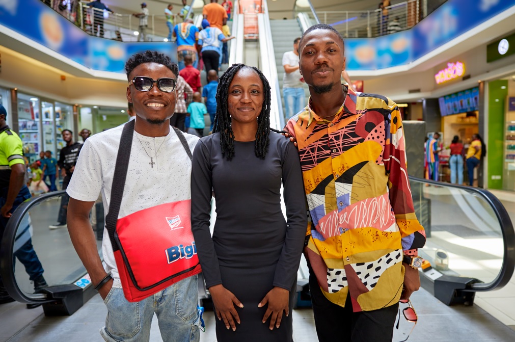 From Left: Winner of Nigerian Idol Season 6, Kingdom Kroseide; with the  Bigi  Assistant Brand Manager, Rite Foods Limited, Biola Aransiola; and Winner of Nigerian Idol Season 7, Progress  Chukwuyem; during the Bigi Flash Mob at Ikeja City Mall, in Lagos, on Sunday, 18 June, 2023.