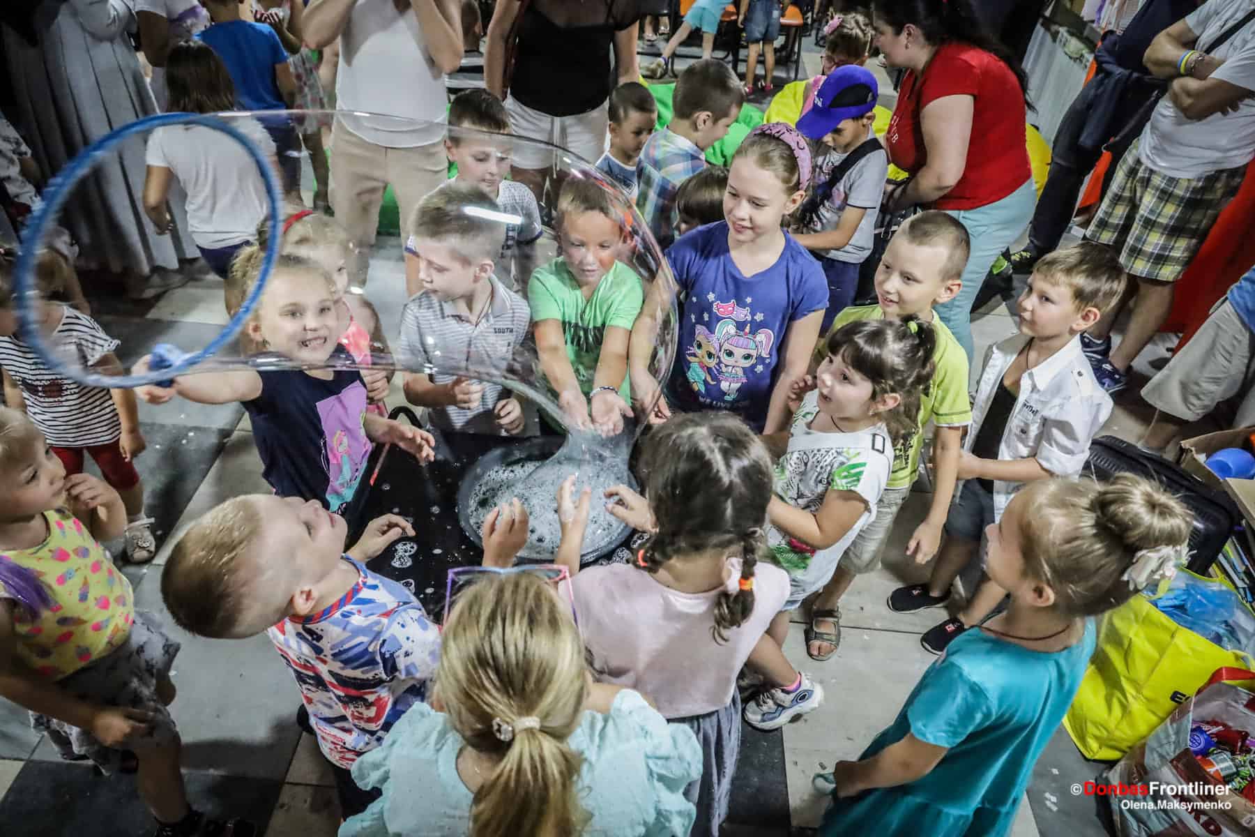 «Я подарував дітям просто нормальний день», – італійський артист Марко Родарі, що робить вистави для дітей у прифронтових містах