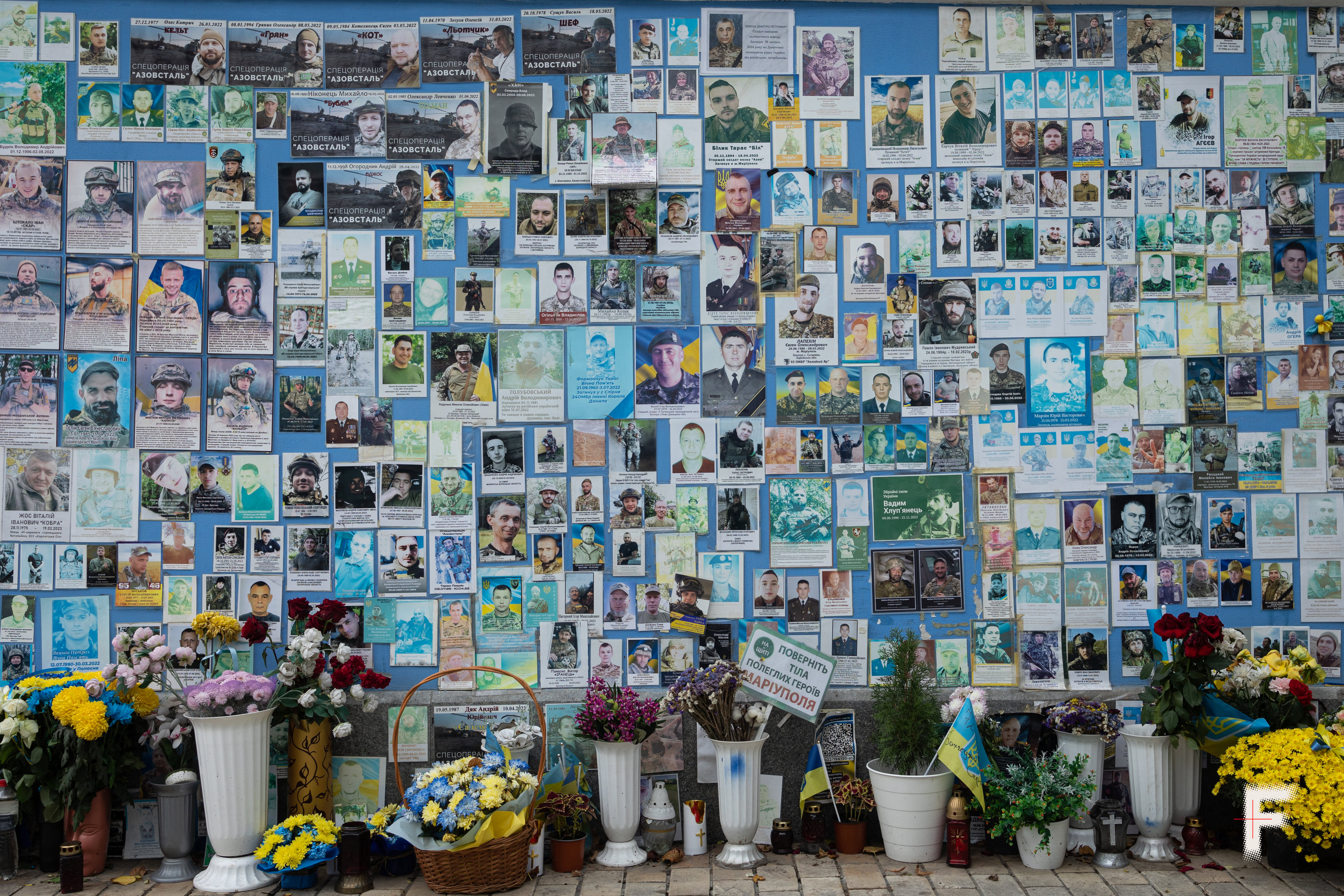 Kyiv Wall of Memory and spontaneous memorialization. How to honor the memory of all the fallen?
