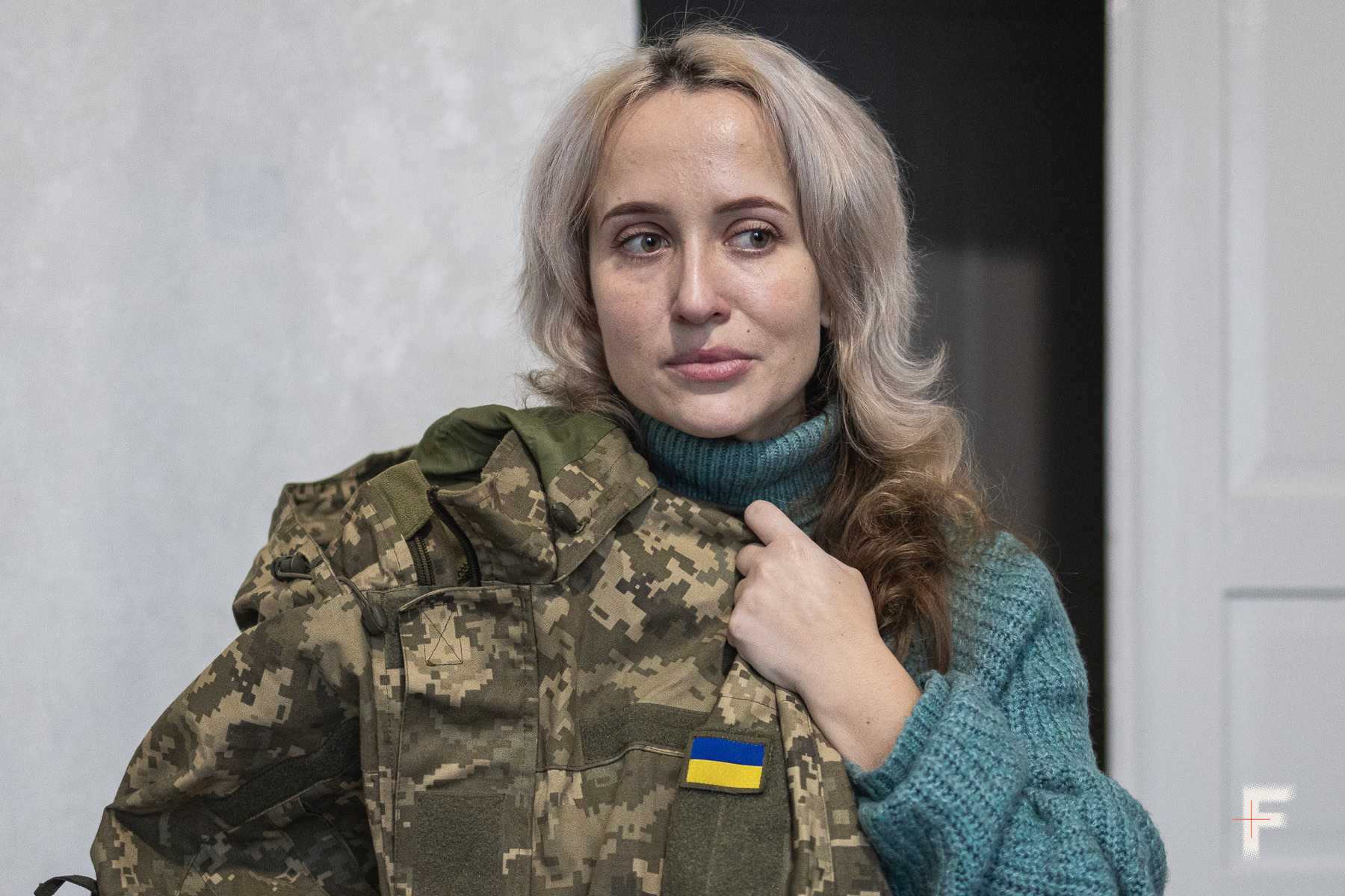 Віра Карпо тримає форму свого зниклого безвісти брата Дмитра Столярчука