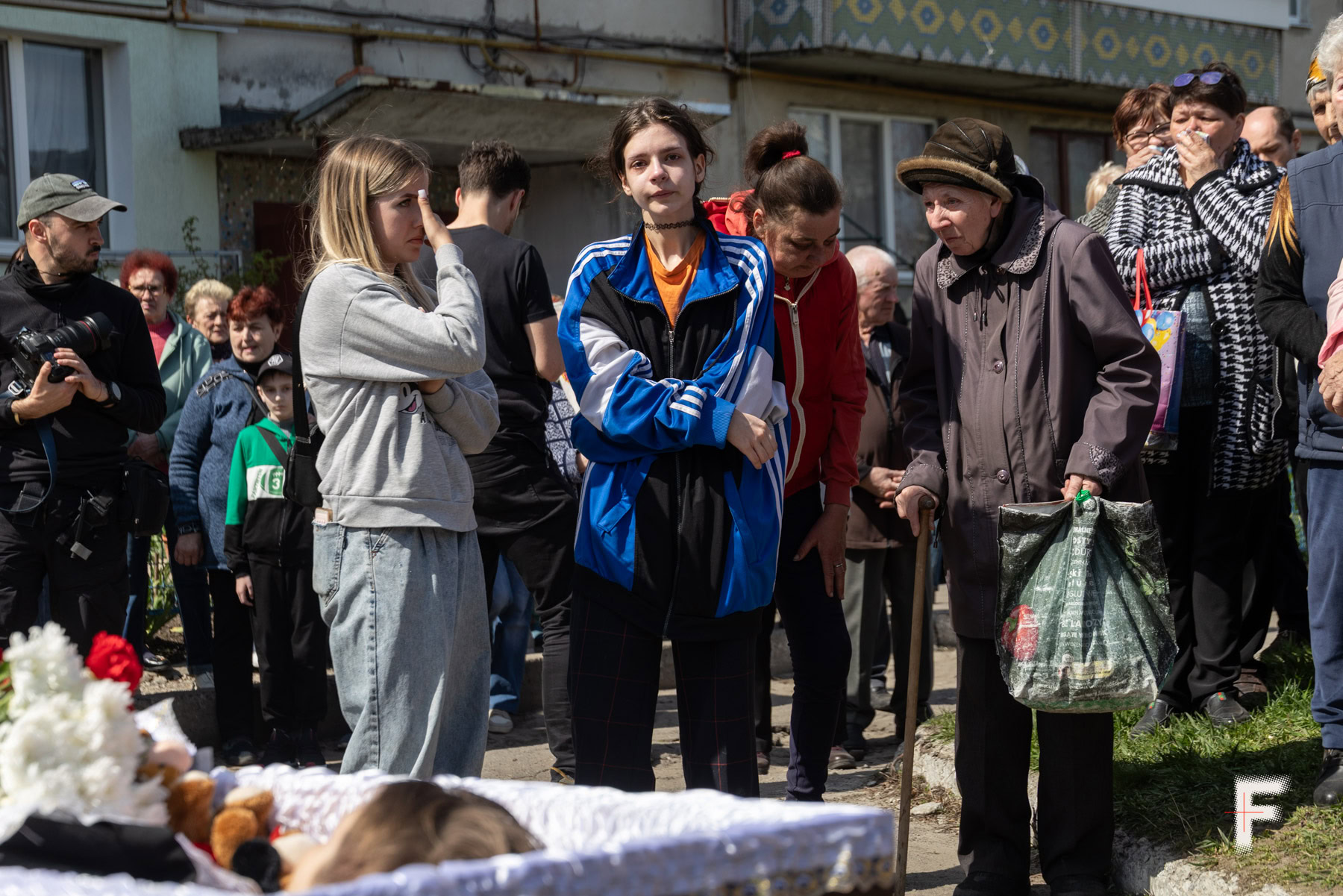 У Сумах попрощалися з родиною Мартиненків, які загинули від російської балістичної ракети
