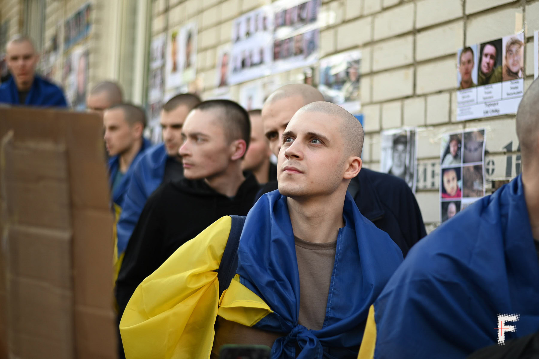 Україна повертає молодих військових із полону – фото