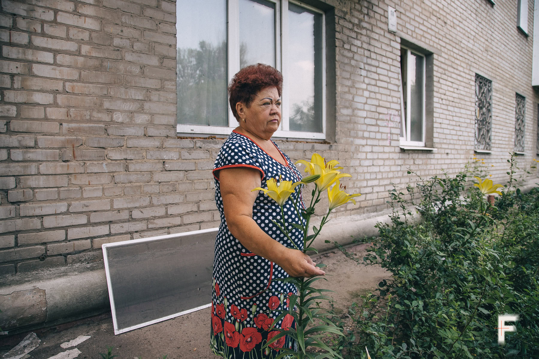 Пенсіонерка Лідія Бурлацька перед своїм будинком, Чому жителі Слов’янська відмовляються від евакуації?