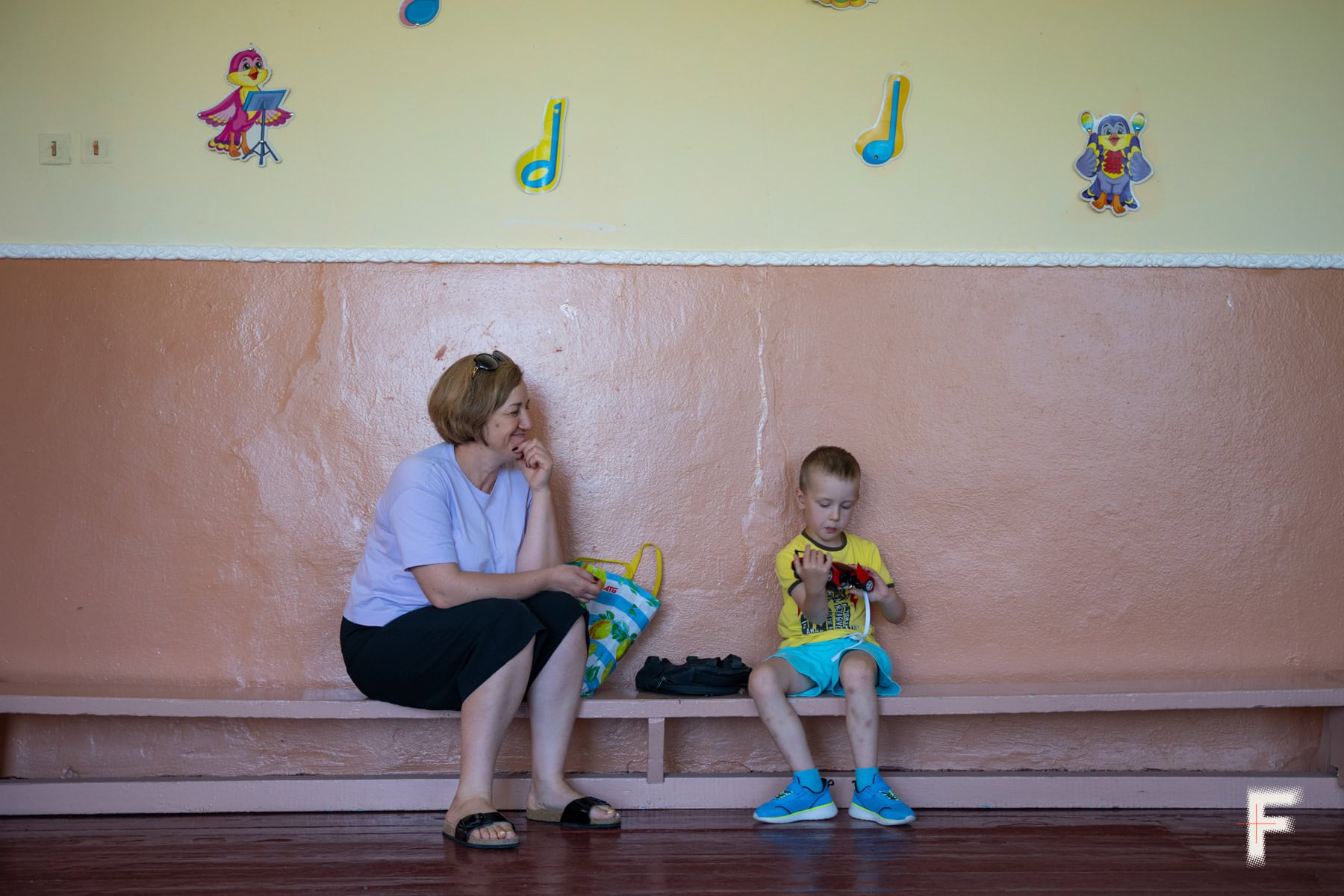 «Я тут, щоб люди не почувалися кинутими» – чому прифронтовим регіонам змушені допомагати медики-волонтери з Києва