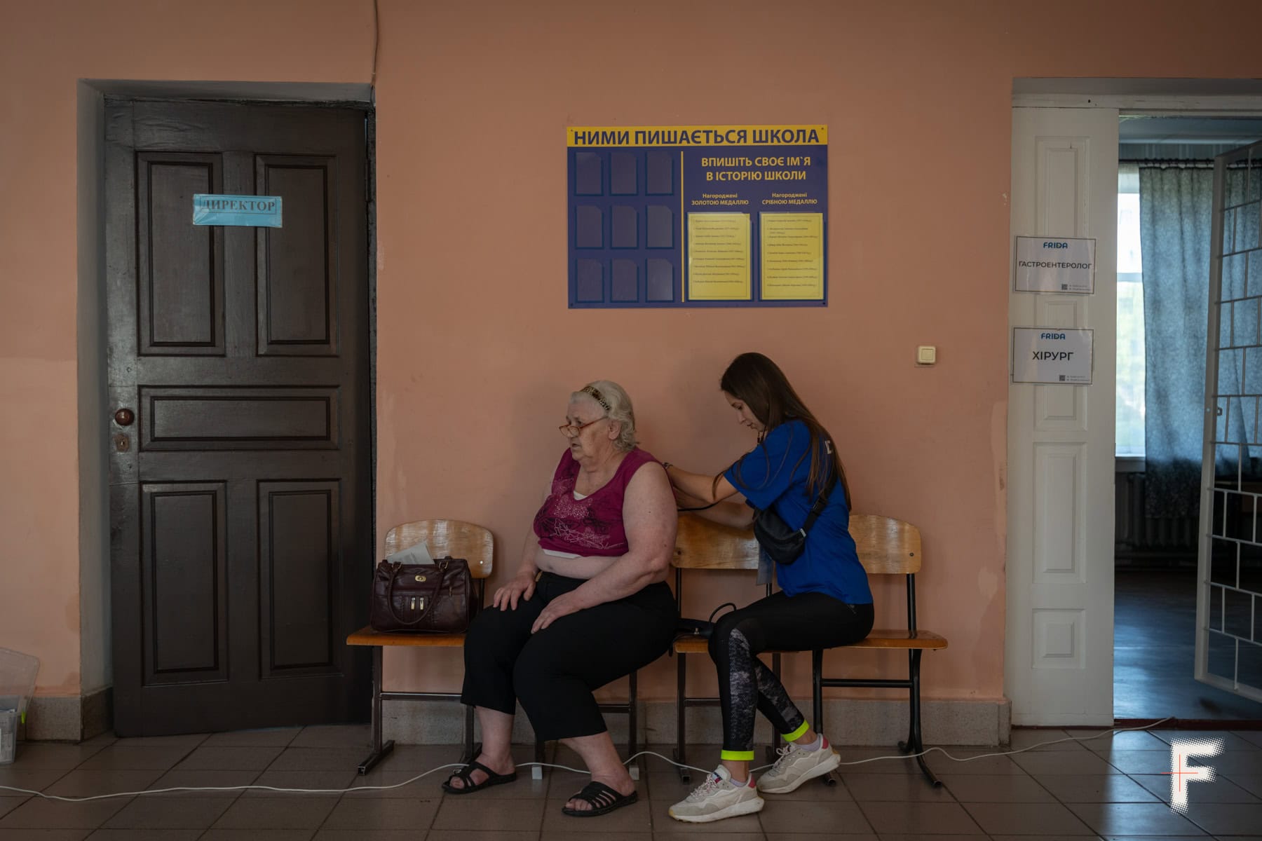 «Я тут, щоб люди не почувалися кинутими» – чому прифронтовим регіонам змушені допомагати медики-волонтери з Києва