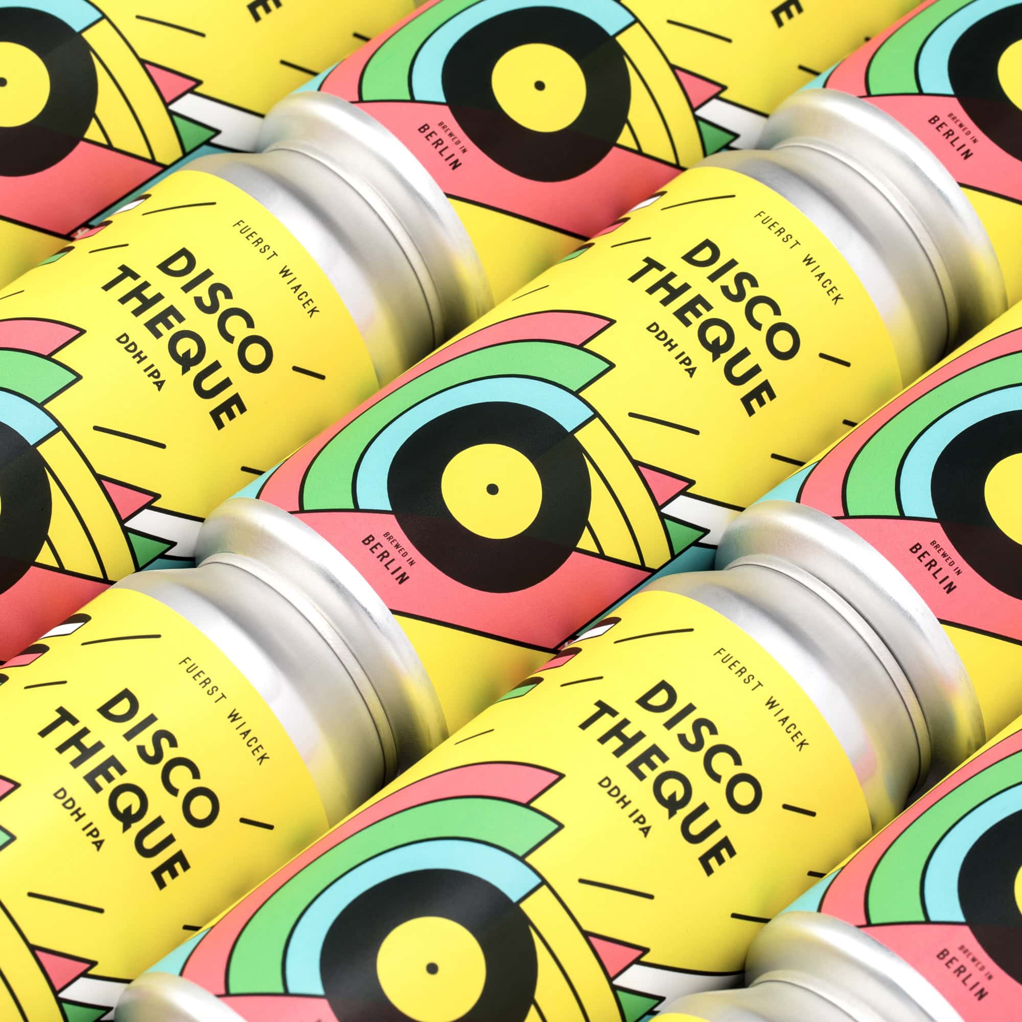 Gelbe und rosafarbene Bierdosen mit farbenfrohem geometrischem Etikettendesign, FUERST WIACEK Disco Theque DDH IPA, Craft Beer Branding, moderne Brauereiverpackung, Berliner Bier, lebendige visuelle Identität für die Brauerei FUERST WIACEK.
