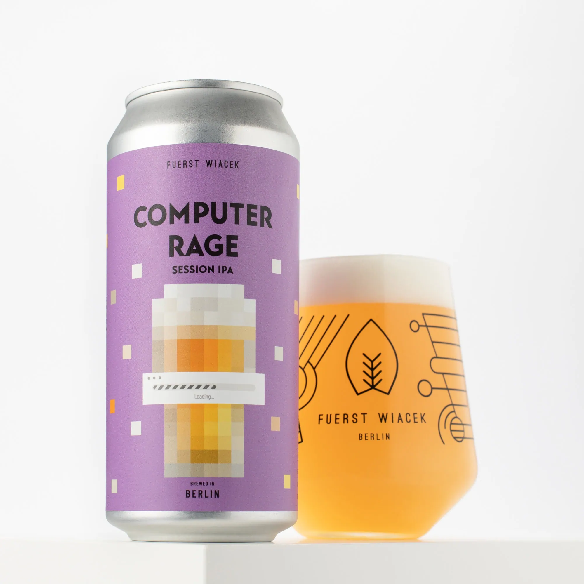 Computer Rage Session IPA Bierdose und -glas der Fürst Wiacek Brauerei, die modernes Design und handwerkliches Brauen in Berlin präsentiert und dabei innovative Geschmacksrichtungen und handwerkliches Brauereihandwerk in den Vordergrund stellt.