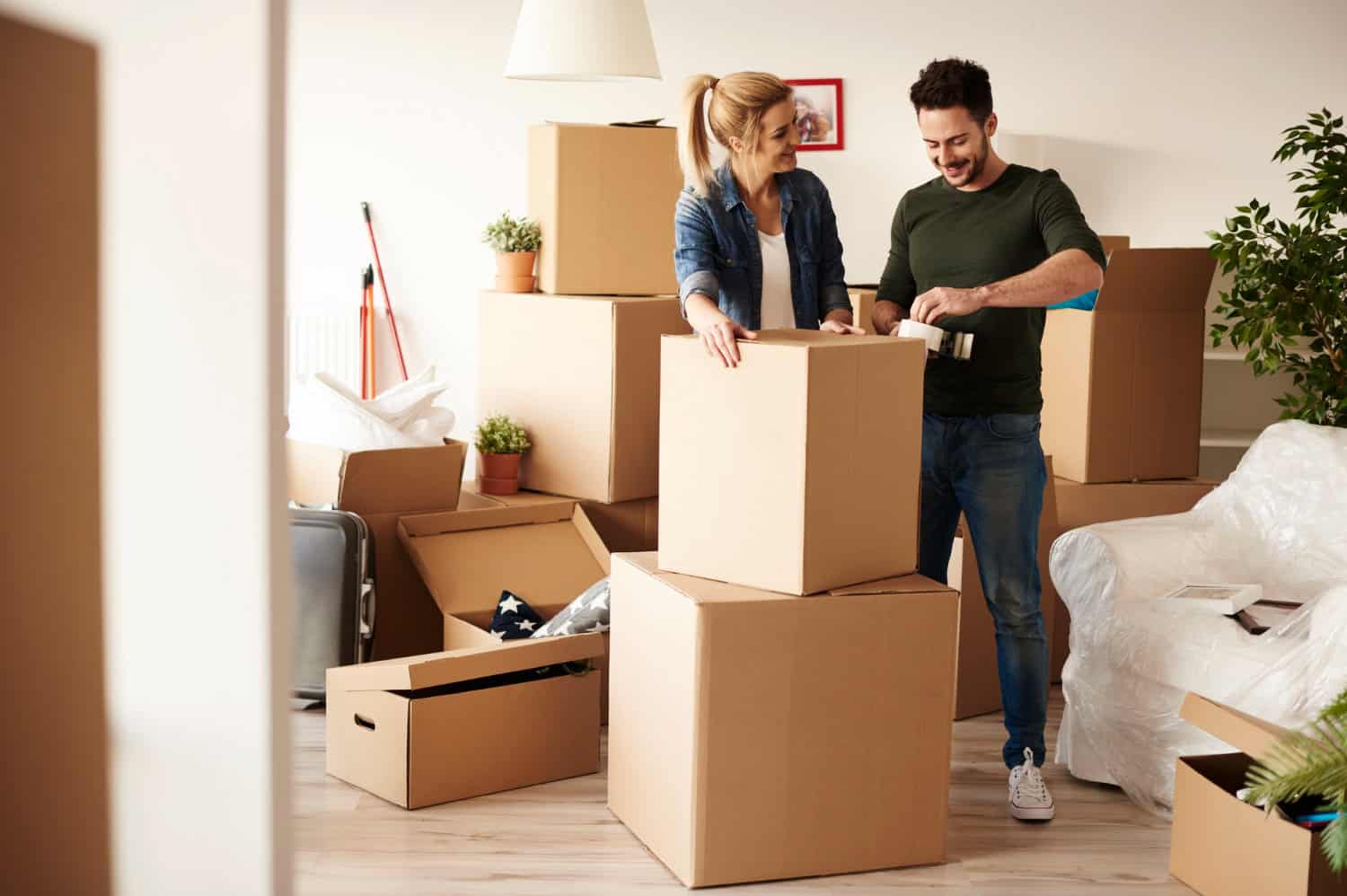 Stress-free residential move planning with moving checklist and packing tips.