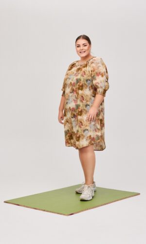 No1 By Ox elegant kjole med rund hals