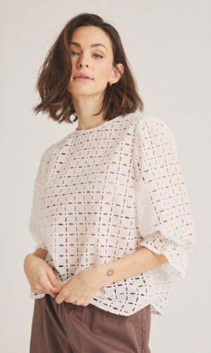 Luxzuz bluse med hul mønster i 100% bomuld