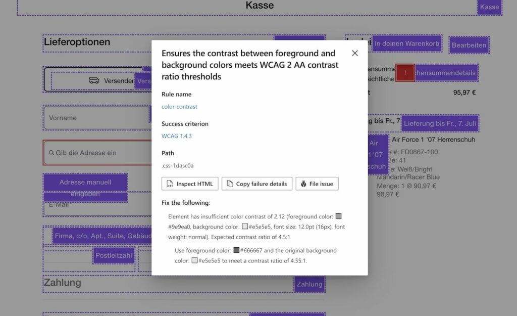 Es ist ein Fehler in einem Online-Shop-Checkout-Prozess zu sehen. Ein Tool, das auf Barrierefreiheit prüft, hat ein Pop-up geöffnet, in dem zu lesen ist, dass der Button nicht den richtigen Kontrast aufweist.