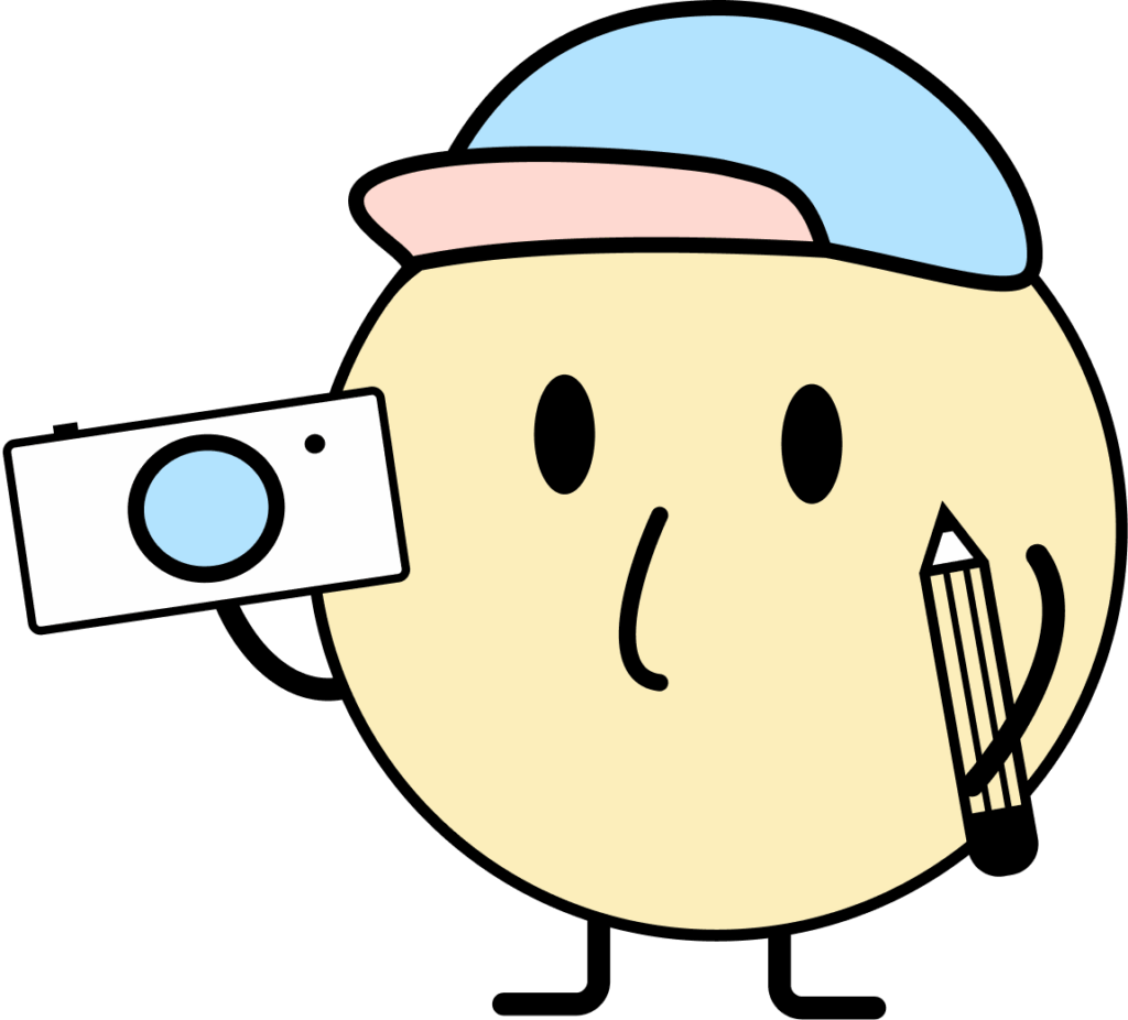 Unser Maskottchen Sam mit einem Stift und einer Kamera. Sam macht Marketing!