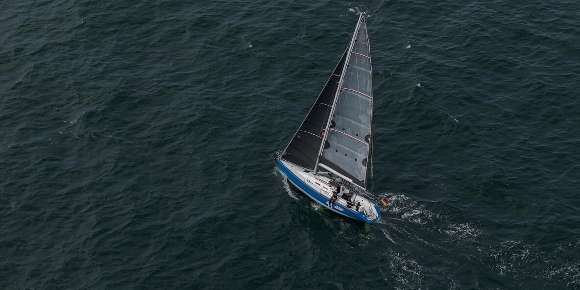 Matcher 37 Helium am Wind, Luftaufnahme von achtern