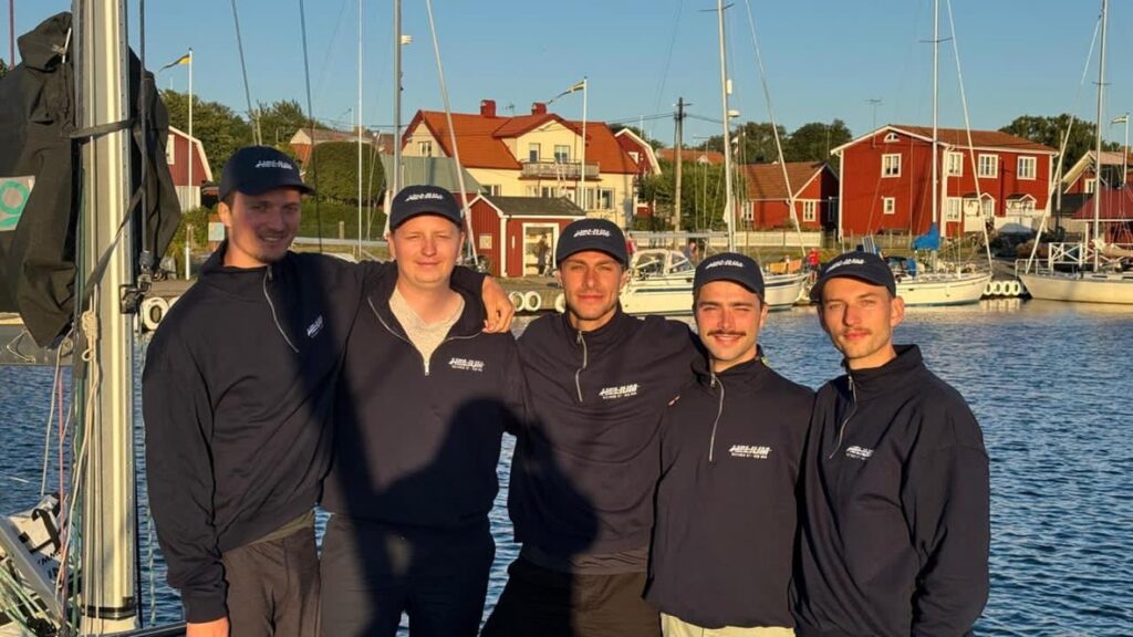Die Crew von Sailing Generation im Hafen