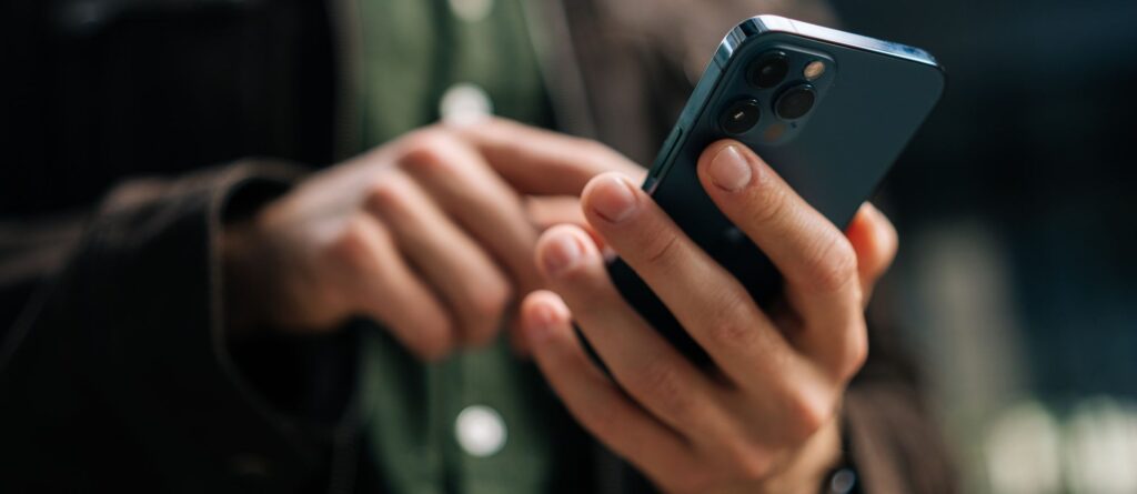 Using text messages to communicate with clients and customers