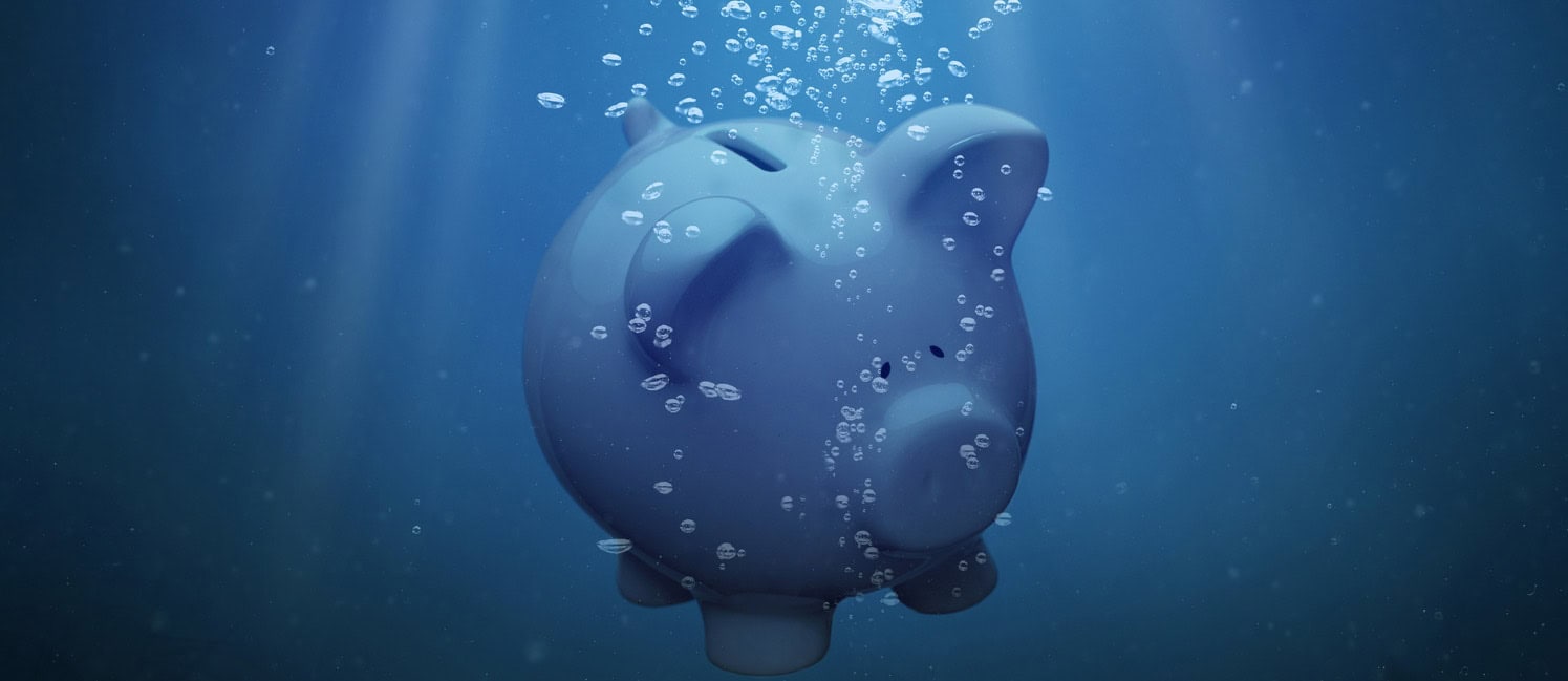 Piggy bank underwater with bubbles, symbolising savings and financial growth.