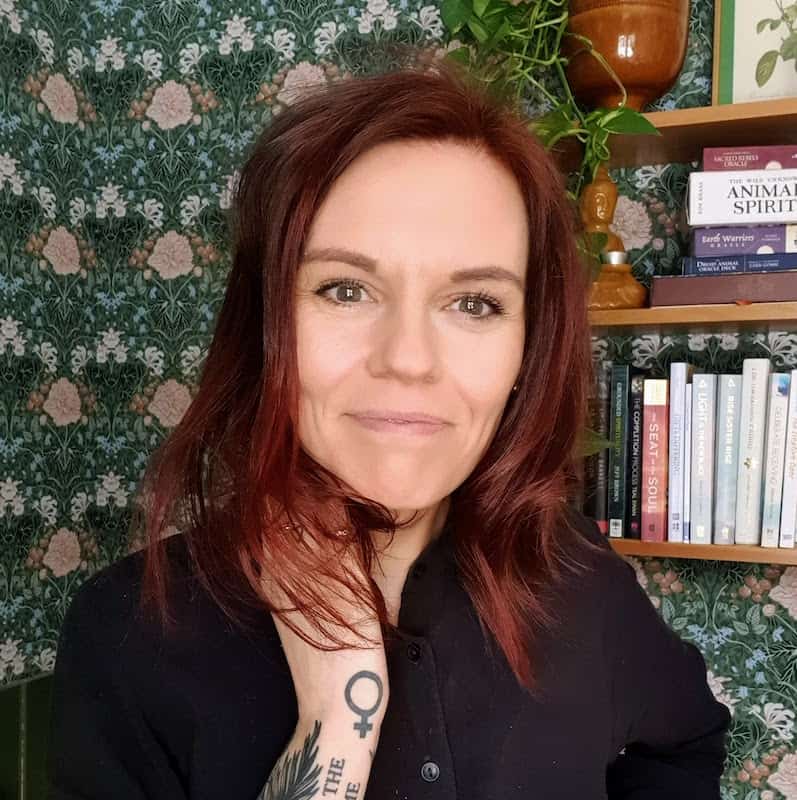 karolina-lundin-relationscoach Karolina Lundin, expert på relationell hälsa, med en direkt och förtroendeingivande blick för dig som vill bygga starkare band.
